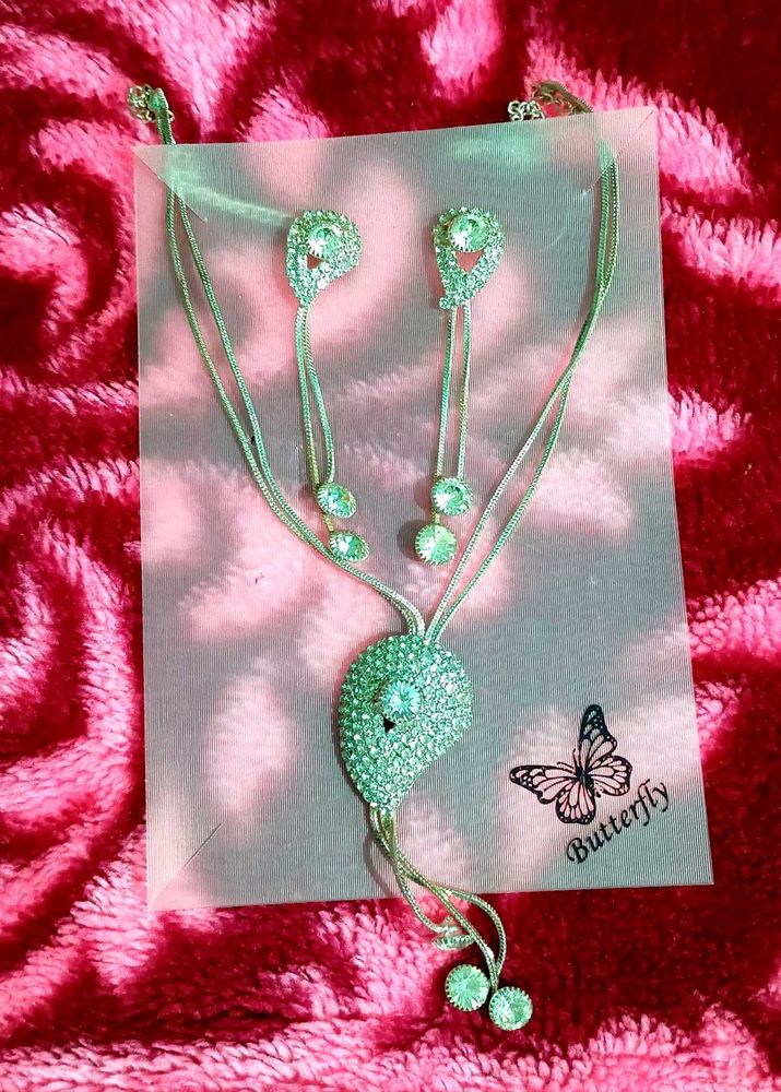 Sparkling Silver Necklace &amp; Earring Set