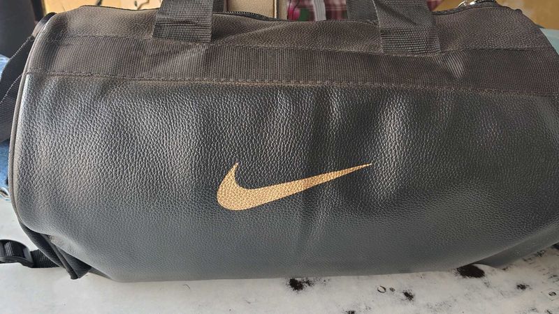 Nike Gym &amp; Travel Duffle Bag and  also use un