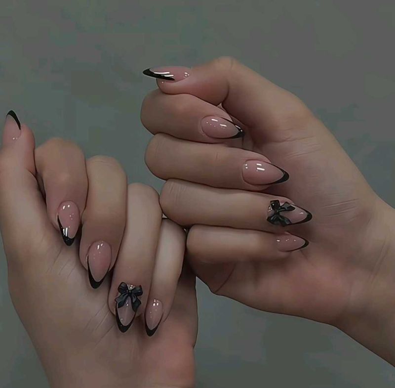 Elegant Black Bow Nail Art