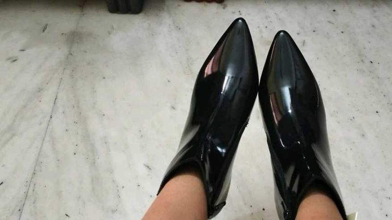 women Pointed Chelsea Black boots