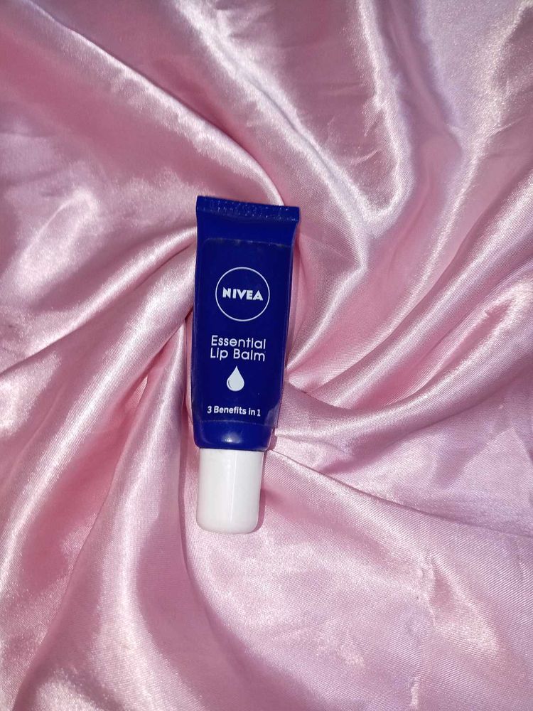 Nivea Essential Lip Balm