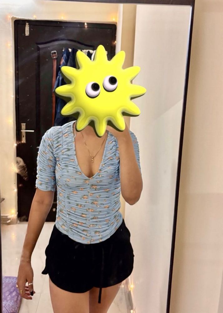 Zara Xs Deep v Top