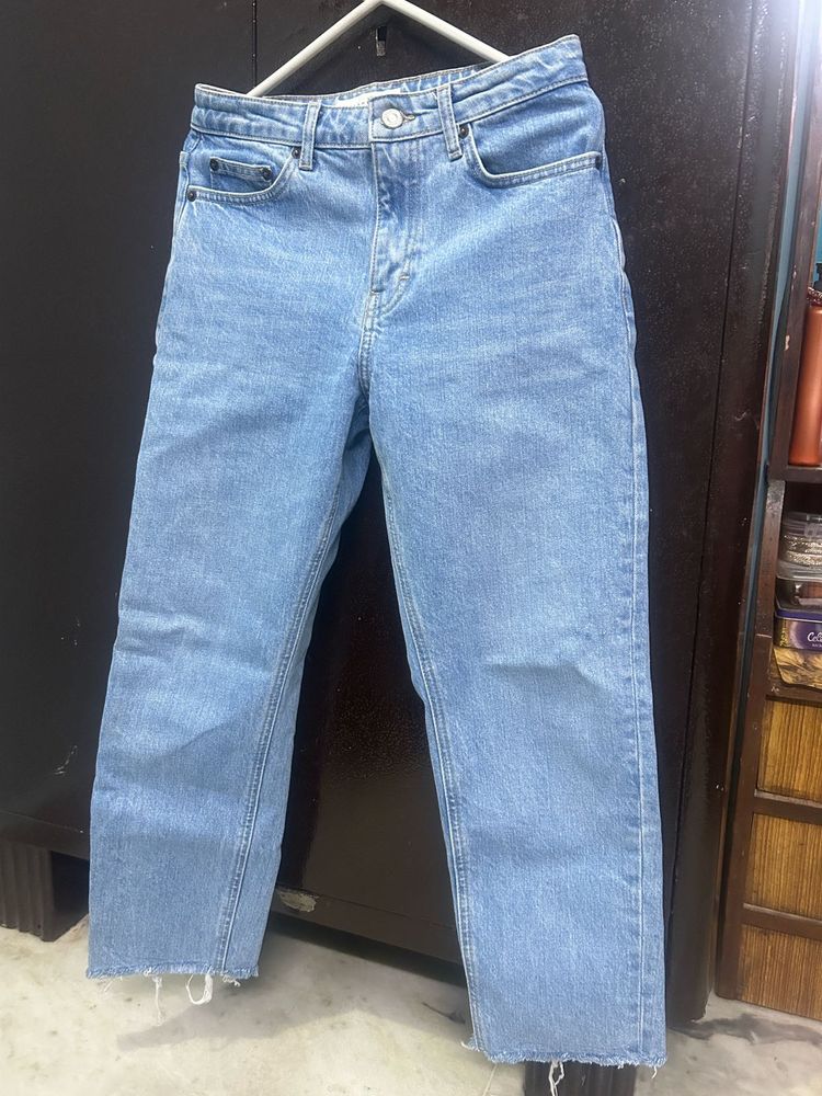 Light Wash Cropped Jeans
