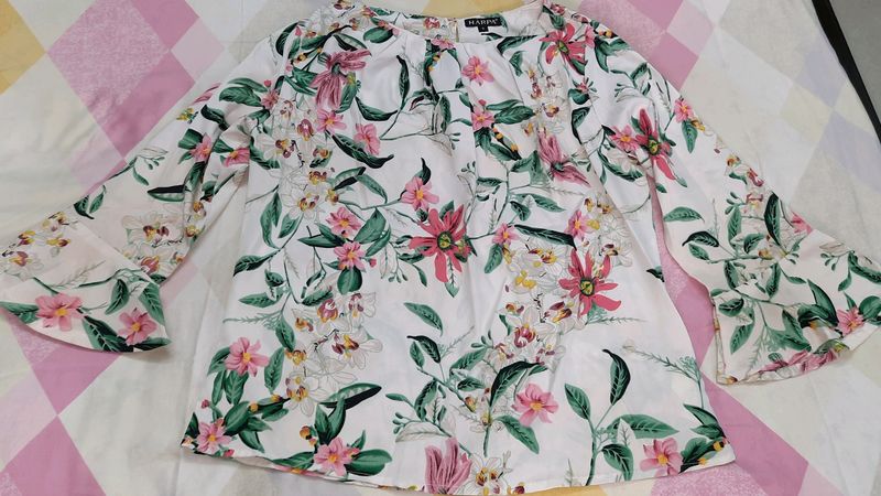 HARPA Women&#39;s Floral Top with Bell Sleeves Size S