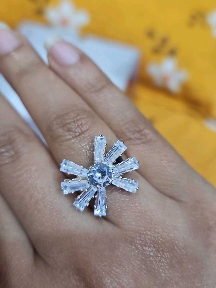 Sparkling Floral Ring
