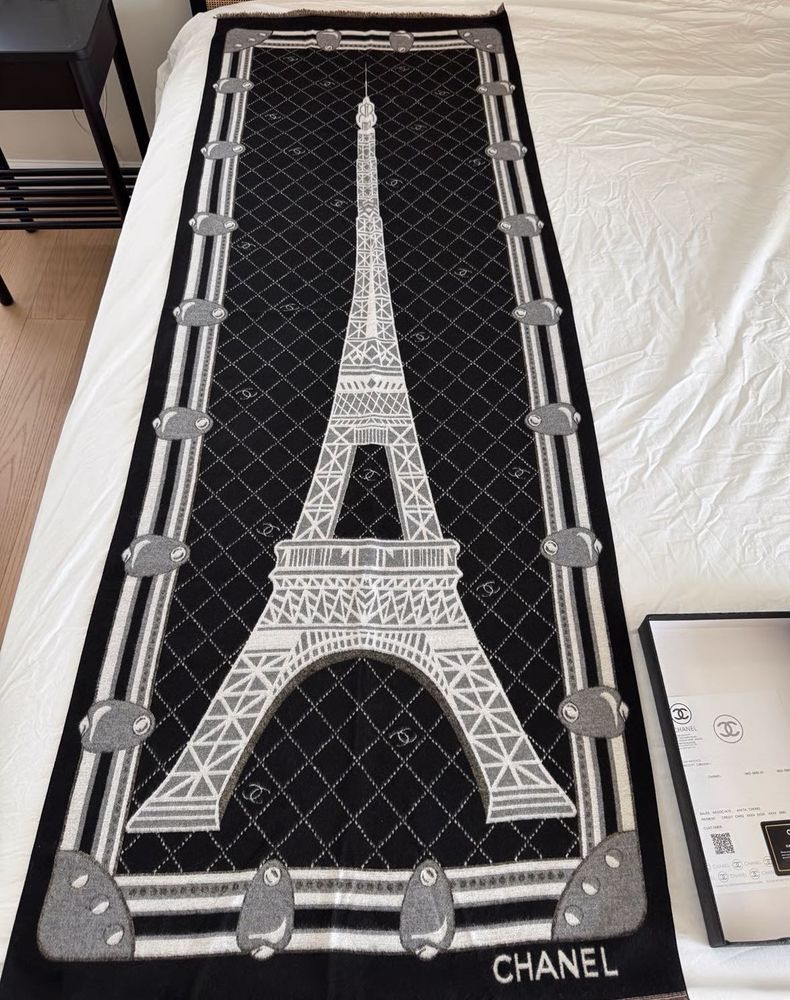 Chanel Eiffel Tower Scarf Semi Winter ❄️