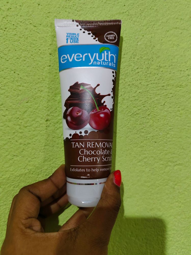 Everyuth Naturals Tan Removal Scrub 🩷
