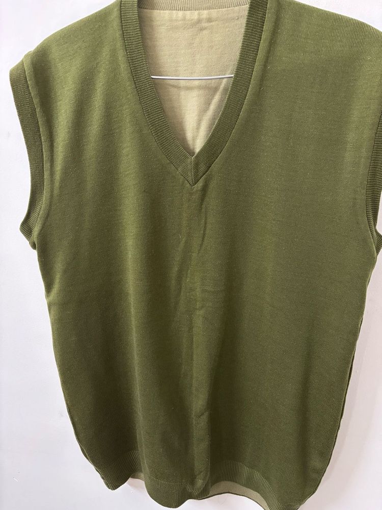 Green Sleeveless Sweater Vest