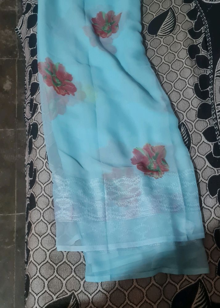 Sky Blu Color Ki Sarre Hai