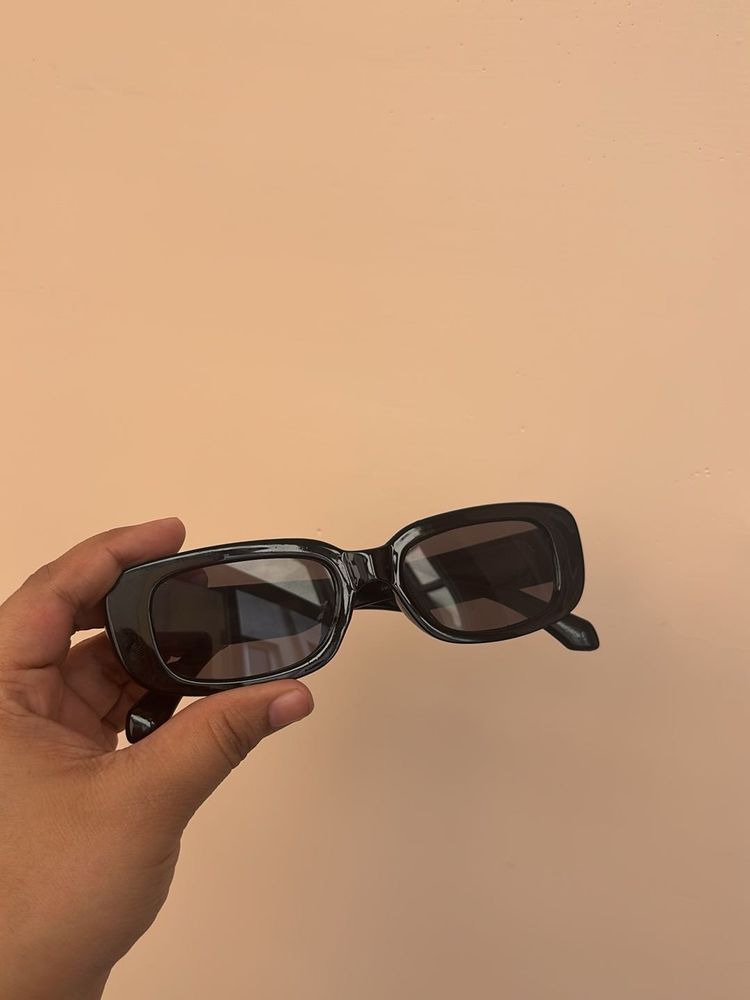 Black Retro Sunglasses