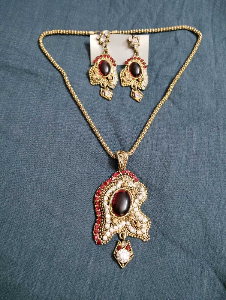 Vintage Style Necklace &amp; Earrings Set
