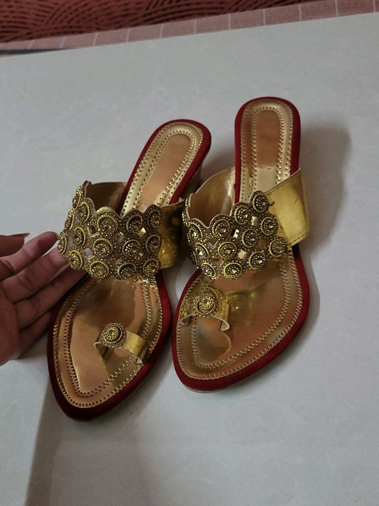 Embellished Toe Ring Sandals