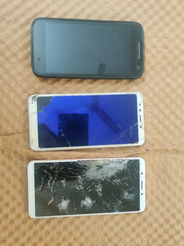 3 Broken Smartphones - For Parts