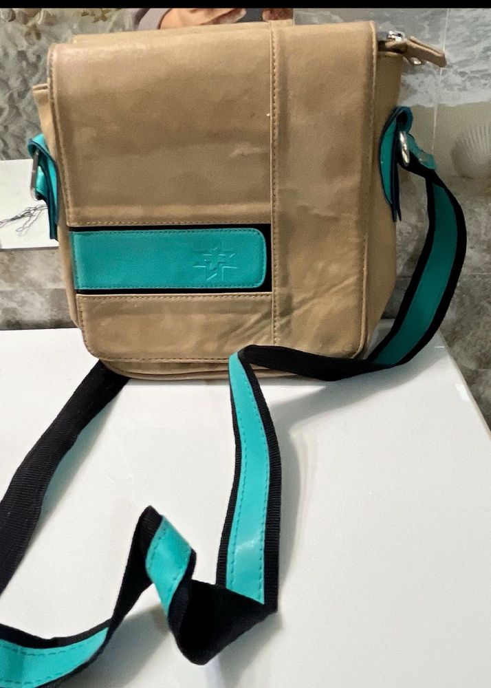 Metro Sling Bag
