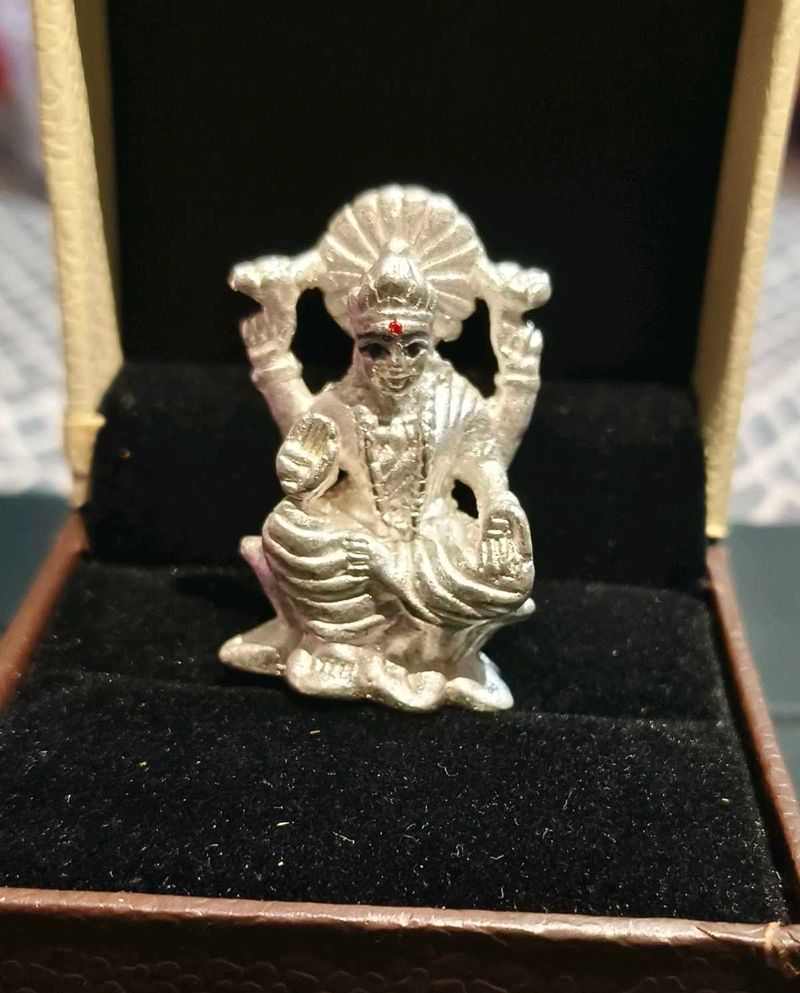 Lakshmi Idol Showpiece