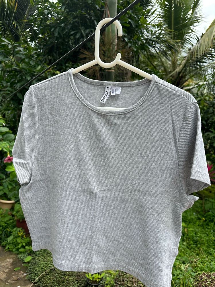 H&amp;M Divided Grey Ribbed T-Shirt