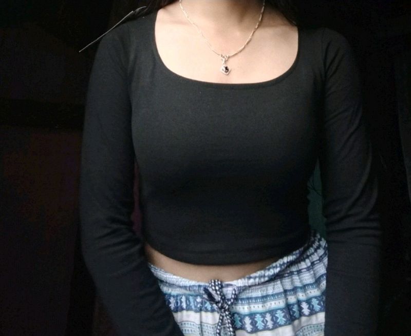 ♡ Black Crop Top Full Sleeve ♡ Extra Small