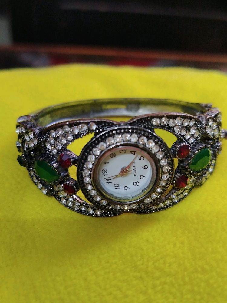 Kada Watch