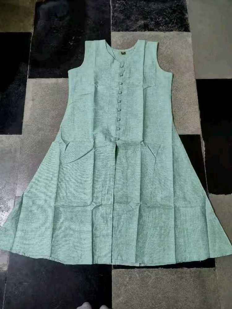 Elegant Sleeveless Kurta