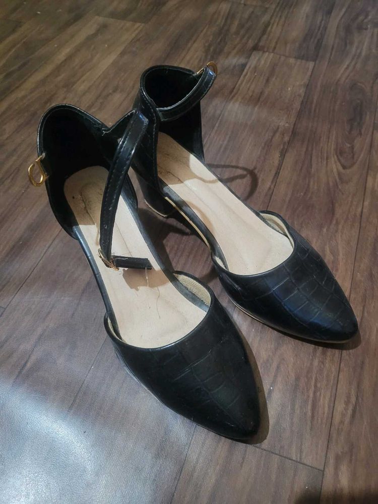 Black Pointed Flats