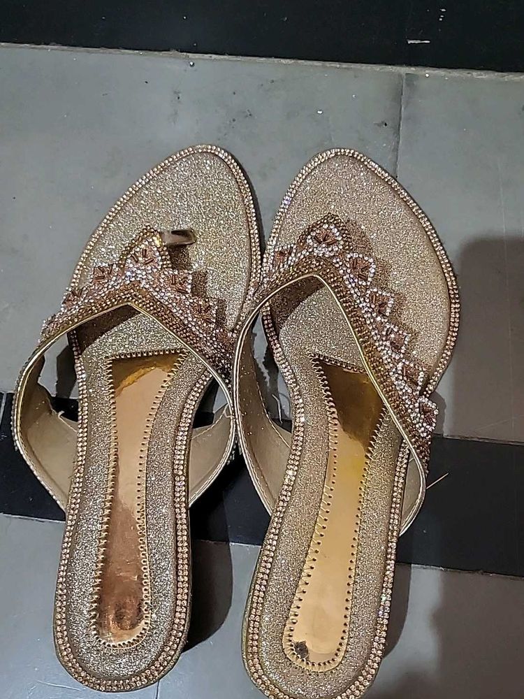 Sparkling Gold Toe Ring Flats