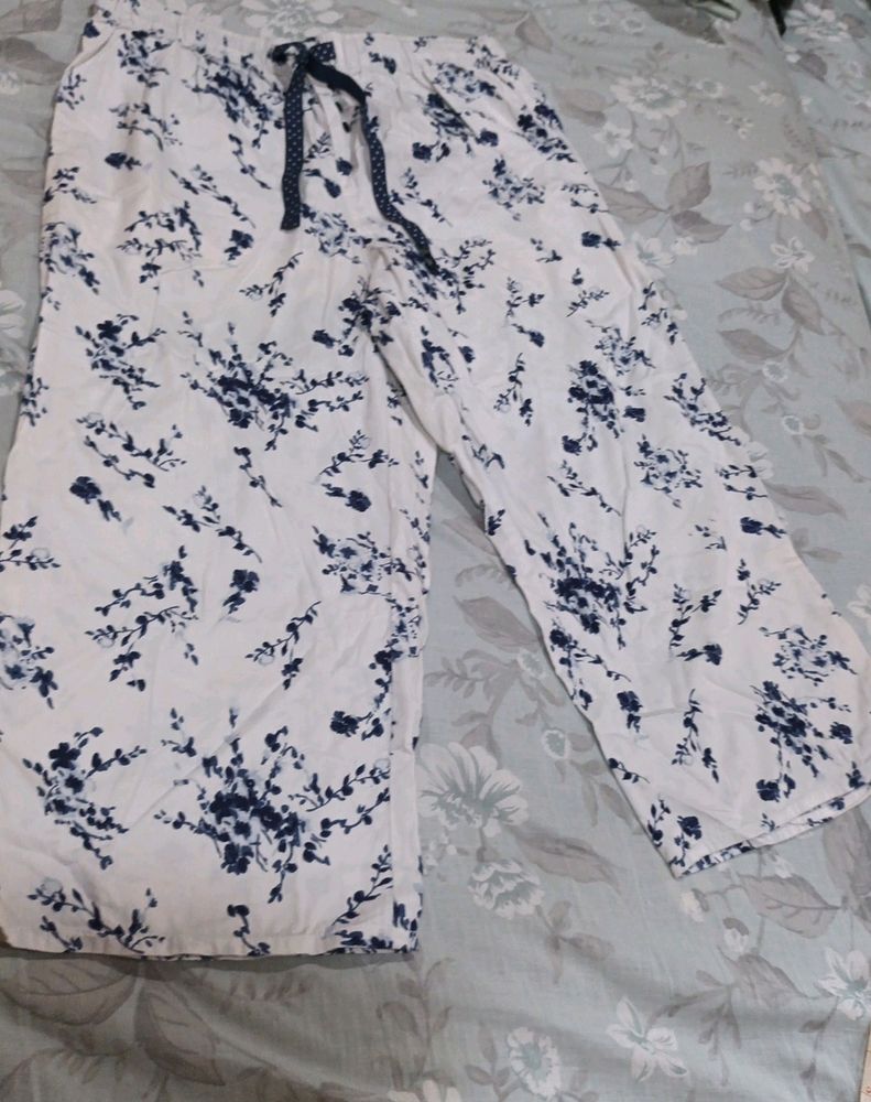 Printed Cargo Capri In Immaculate Condition Cotton