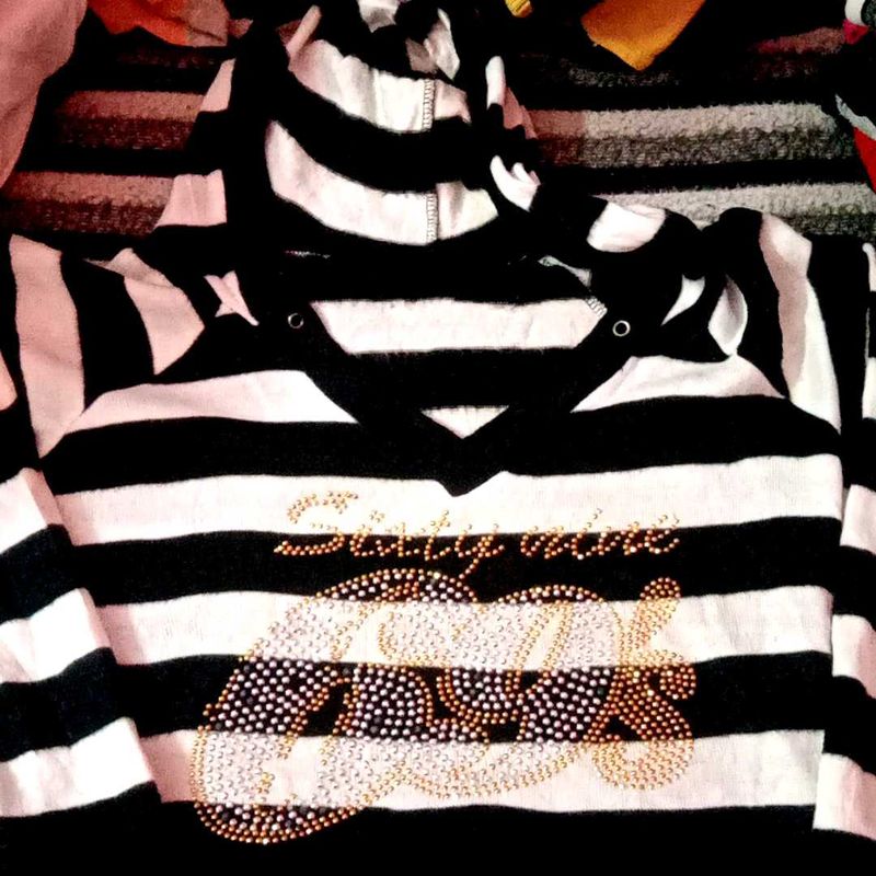 White and Black Woolen Top With Cap