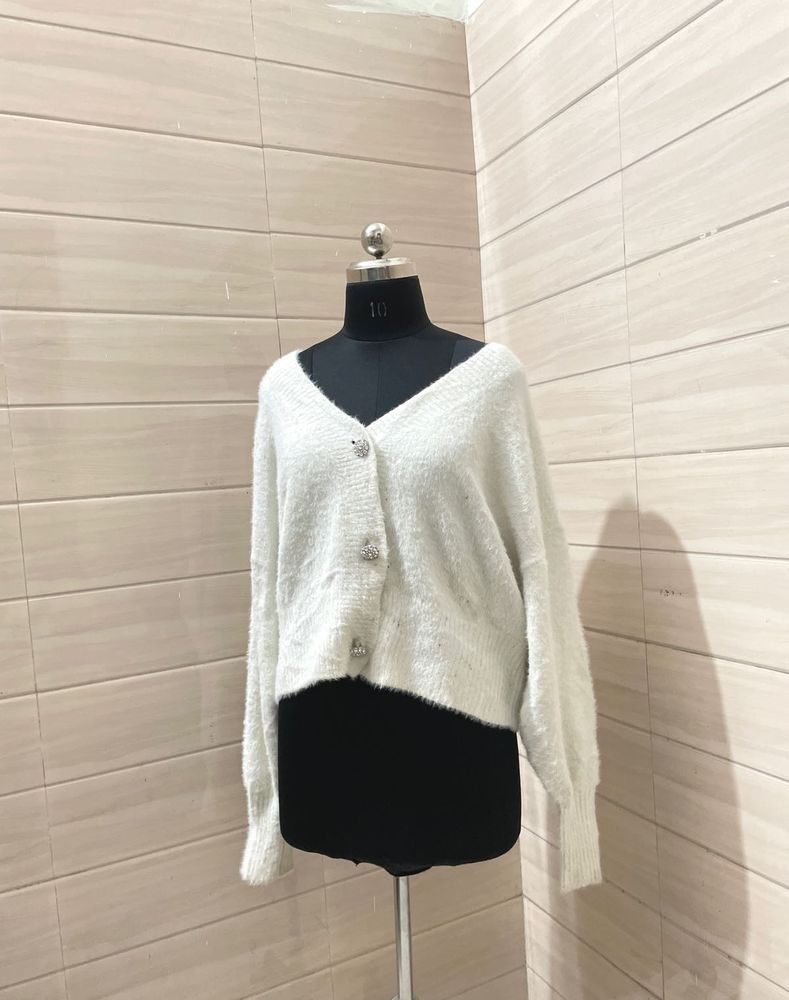 H&amp;M Pintresty 🌸Fluffy White Cardigan