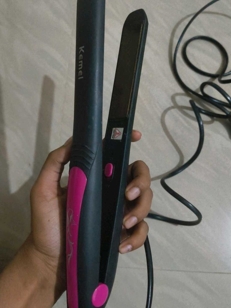 Kemei Hair Straightener - Used but in Good Working