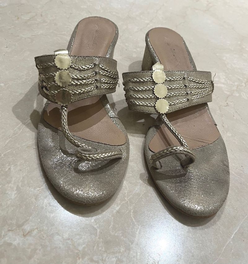 Kalaniketan - Ethnic Gold Kolhapuri Heels