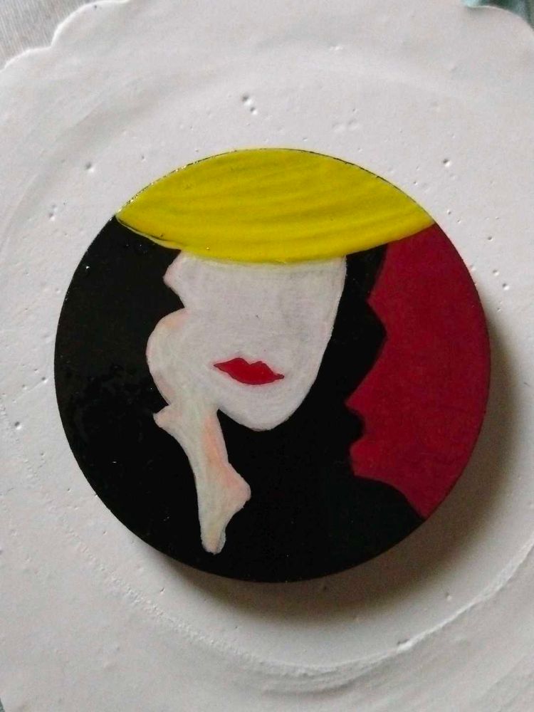 Fridge magnet with Woman&#39;s Silhouette