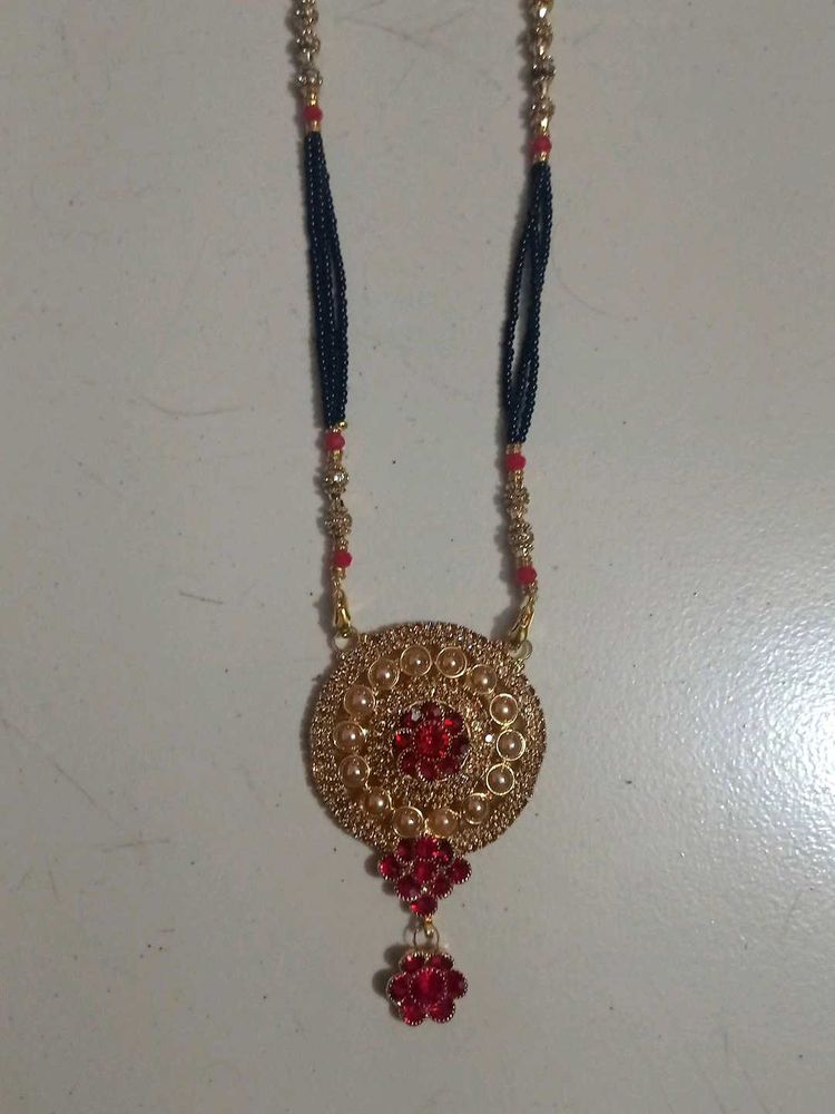 Elegant Gold Necklace