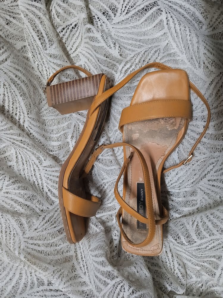 Buckle Heel