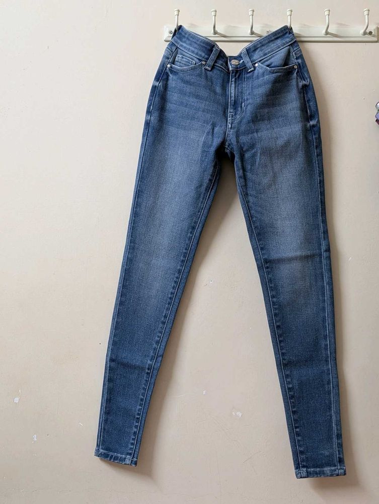 ✨ Mid-Rise Skinny Jeans - Timeless Blue Denim 👖