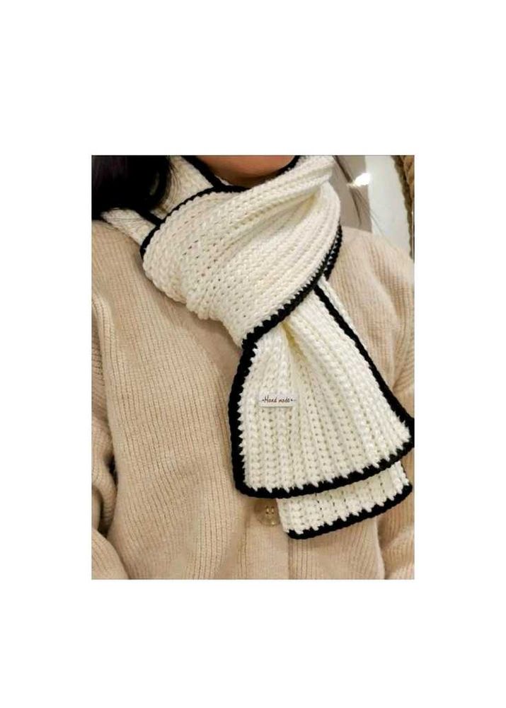 Chic Knitted Scarf with Contrast Trim