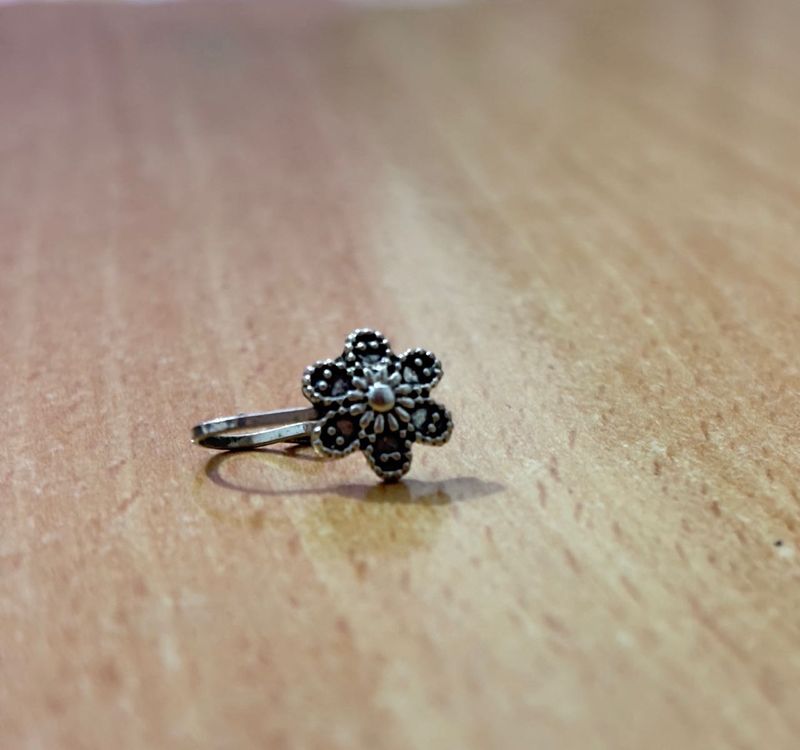 Silver Flower Nose Pin