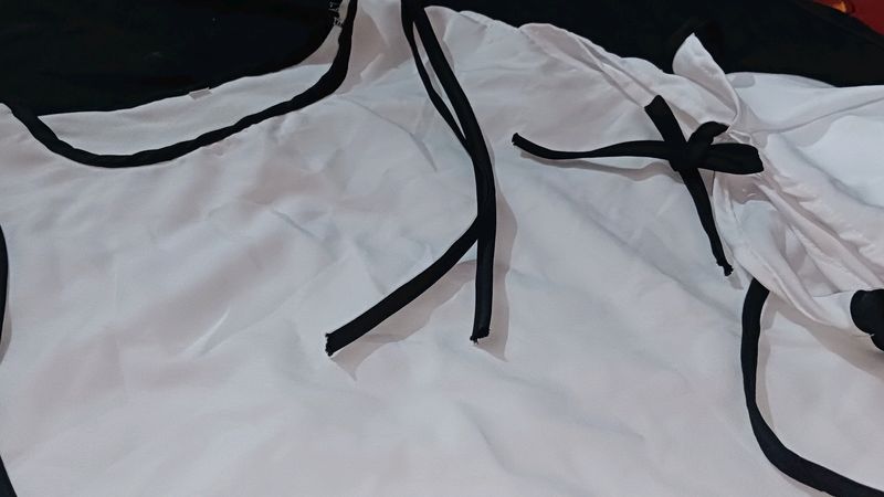 Korean Top🐰 In Colour White And Black...🌸 You&#39;ll