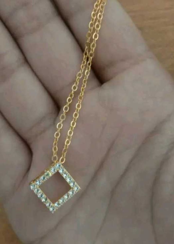 Shimmering Beautiful Women Necklace