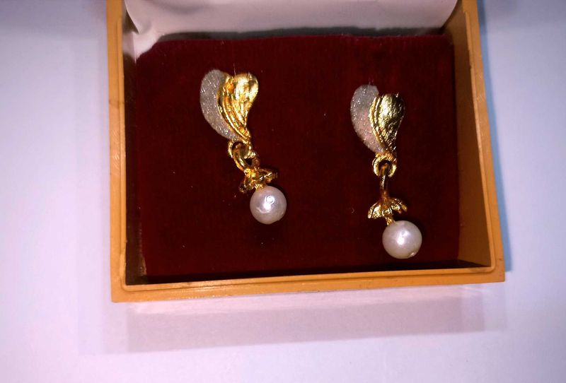 Vintage Pearl Drop Earrings.