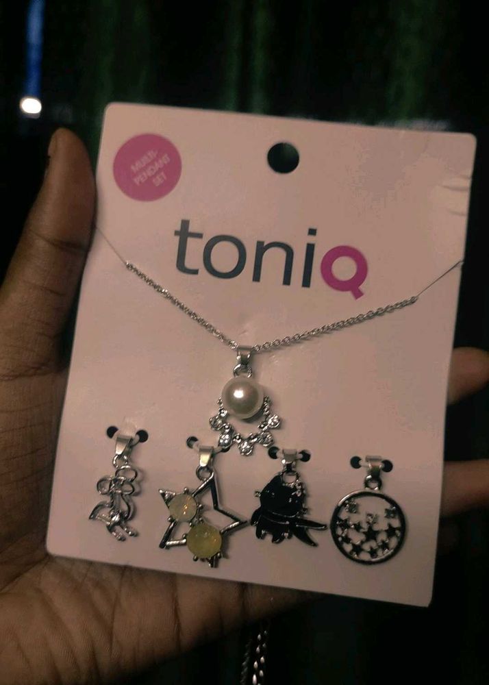 Toniq Pendant Set
