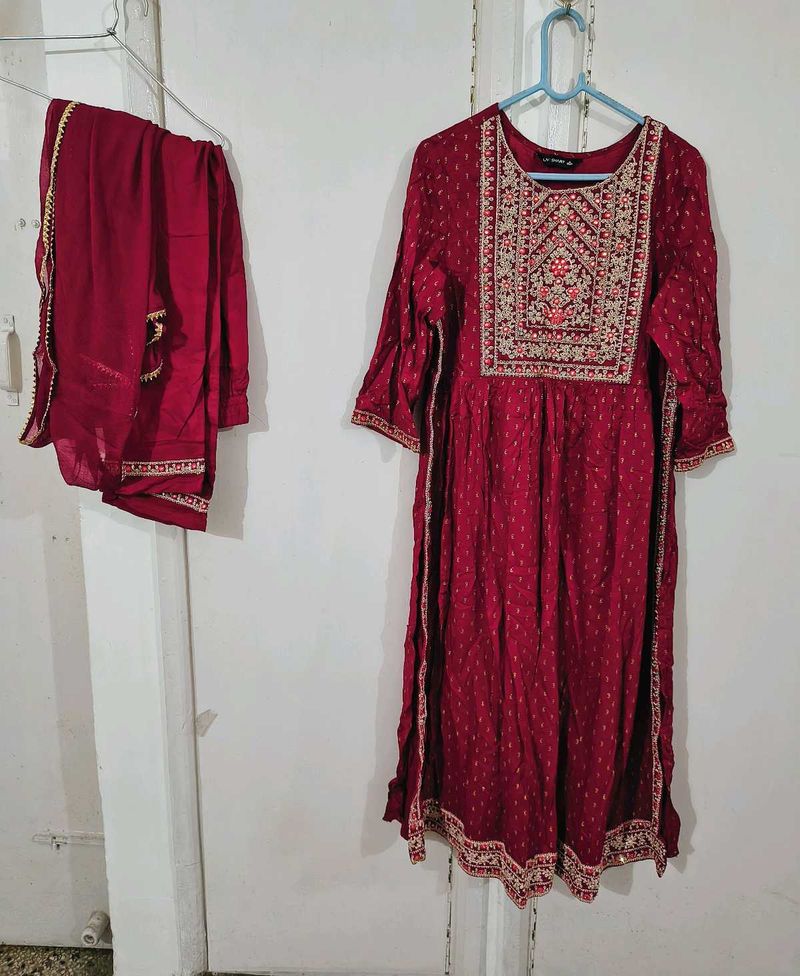 Beautiful Red Naira Cut Suit Set