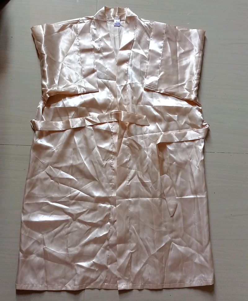 WOMAN BRIDE MAKEUP DRESS
