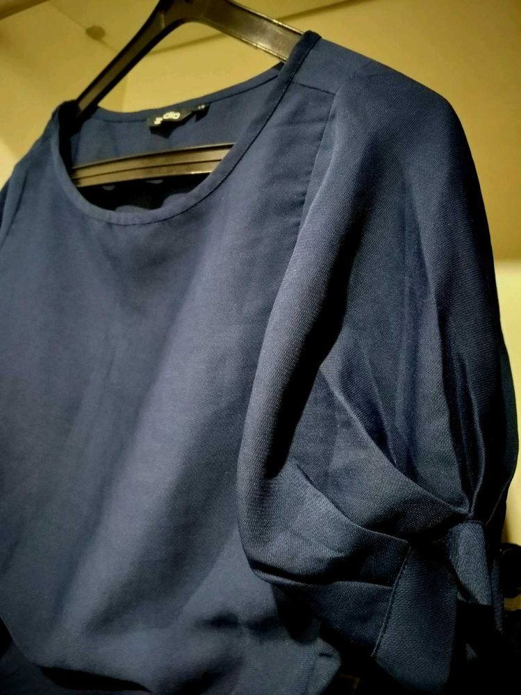 Minimalist Navy Blue Crew Neck Cotton Blend Top