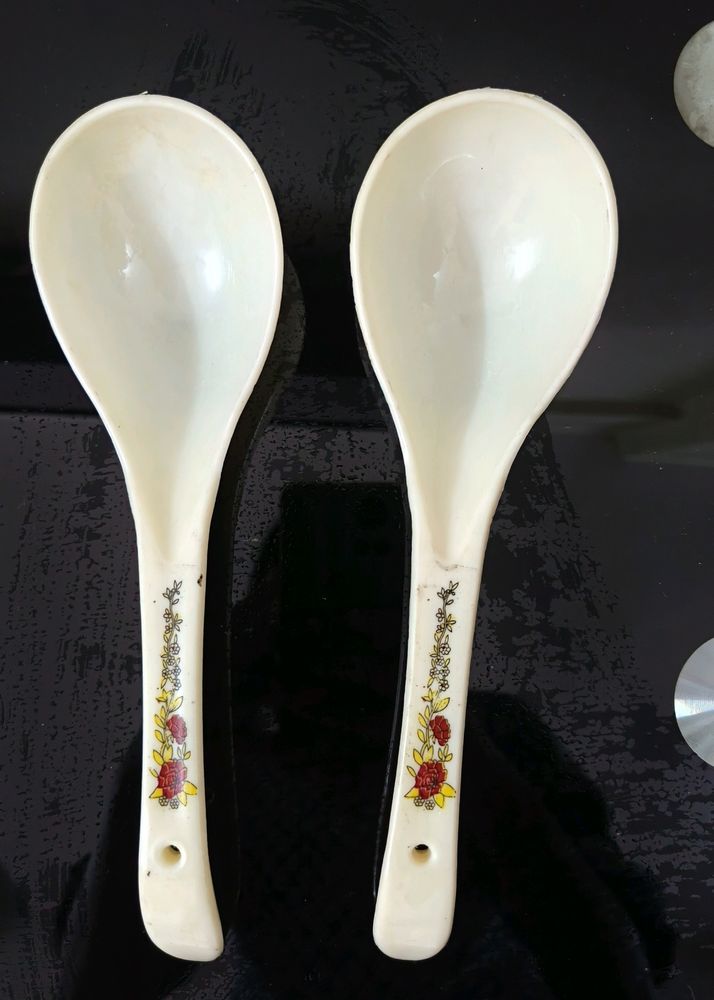 Set of 2 Floral Design Plastic Serving Spoons