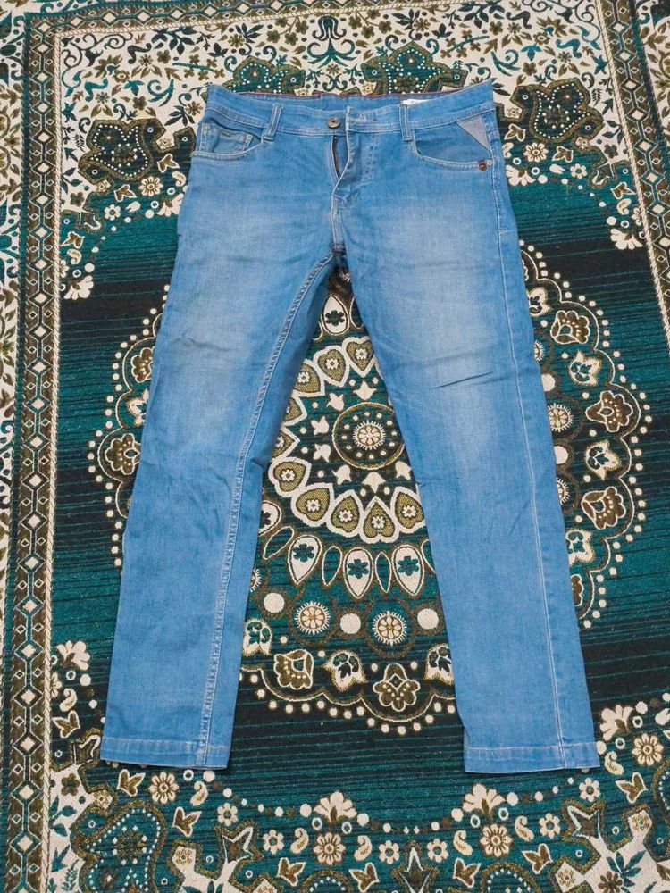 Calvin Klein Stylish Light Wash Denim Jeans