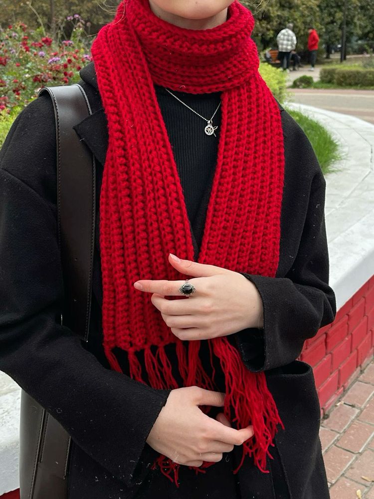 Mikasa famous Red Knitted Scarf