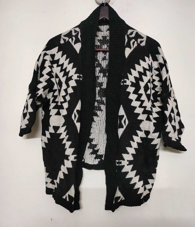 SALE 🛍️ SHRUG - BLACK &amp; WHITE 🧥