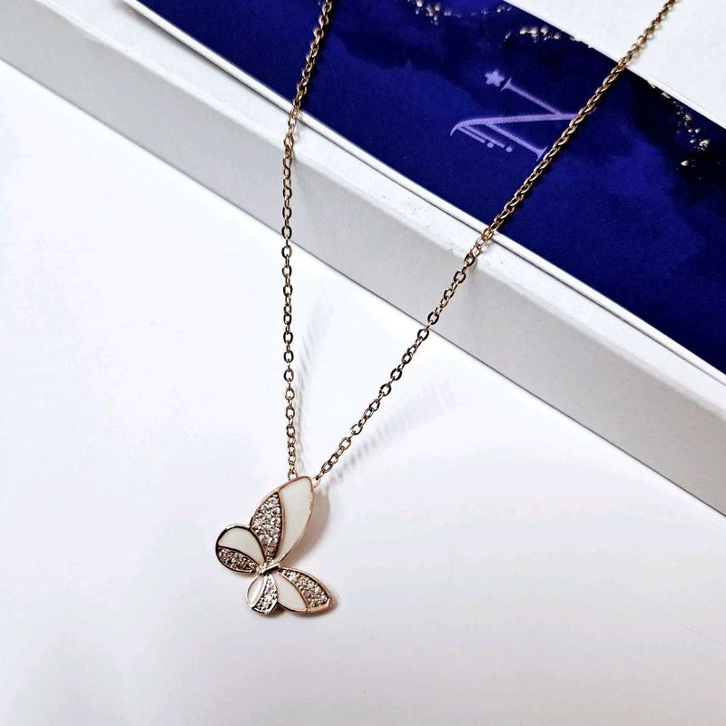 Pretty Butterfly Pendant necklace