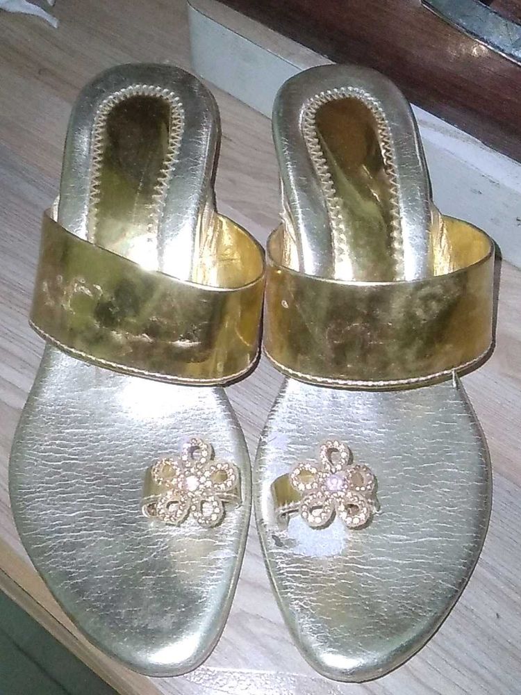 Small Girls Partywear Block Heel Chappal.8 Inches