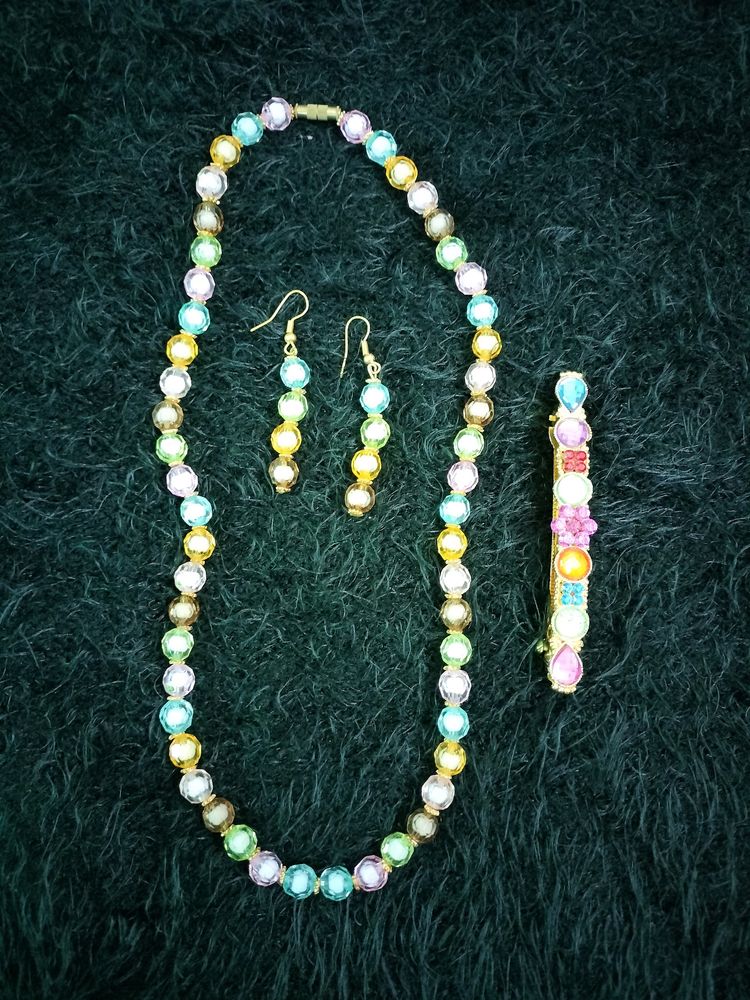 Multicolour Beats Set With Hair Pin